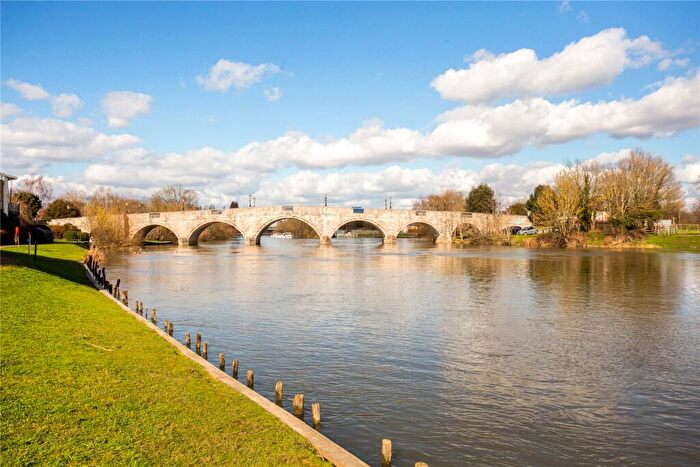 2 Bedroom Flat To Rent In Chertsey House, Bridge Wharf, Chertsey, KT16