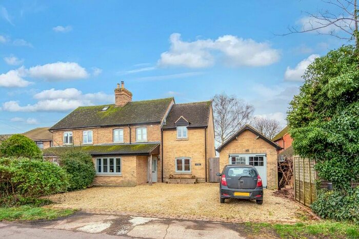 4 Bedroom Semi-Detached House For Sale In College Cottages, Merton, OX25