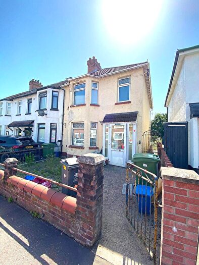 3 Bedroom End Of Terrace House For Sale In Fairwater Grove West, Cardiff, CF5