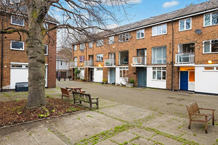 4 Bedroom Terraced House For Sale In Mylne Close, London, W6