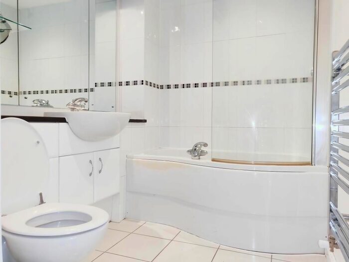 1 Bedroom Flat To Rent In Hive Masshouse Plaza, Birmingham, B5