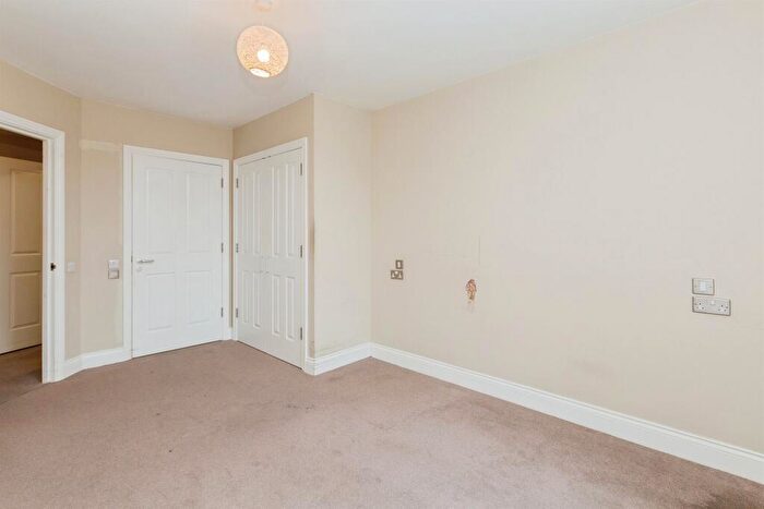 2 Bedroom Apartment For Sale In Ock Street, Abingdon, OX14