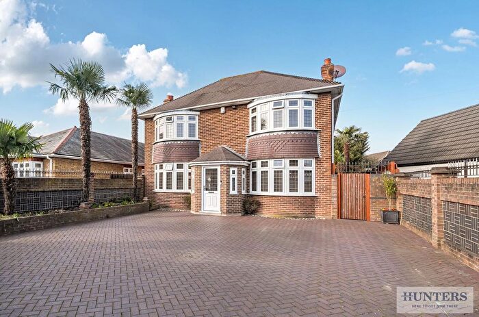 5 Bedroom Detached House For Sale In Mayplace Road East, Bexleyheath, DA7