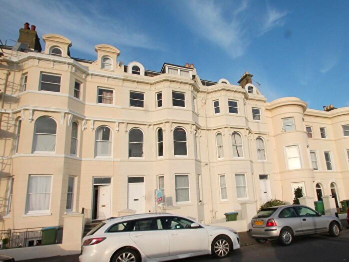 1 Bedroom Apartment For Sale In South Terrace, Littlehampton, BN17