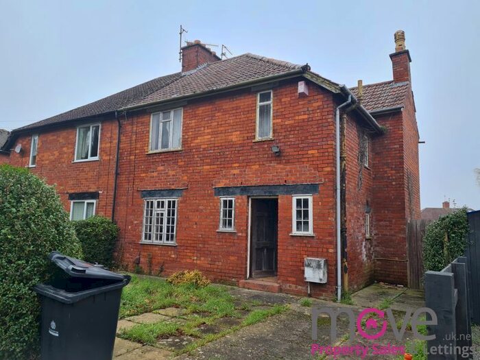3 Bedroom Semidetached House For Sale In The Oval, Linden, Gloucester GL1