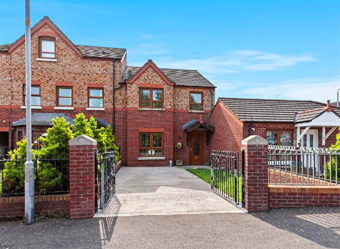 3 Bedroom TownHouse For Sale In Beechmount Walk, Belfast, BT12