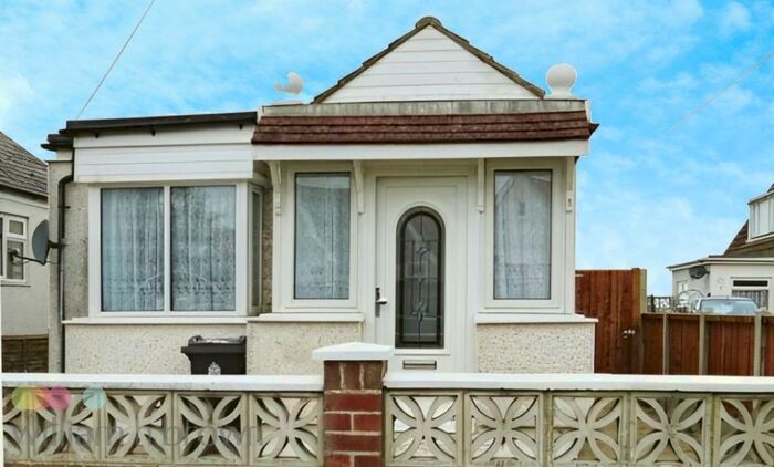 3 Bedroom Bungalow To Rent In Meadow Way, Jaywick, Clacton-On-Sea, CO15