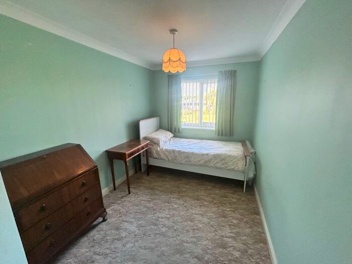 2 Bedroom Flat For Sale In Rhos Promenade, Rhos On Sea, Colwyn Bay, LL28