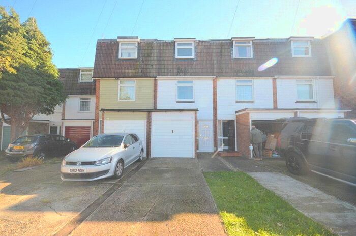 3 Bedroom Detached House To Rent In Church Road, Romford, Essex, RM3