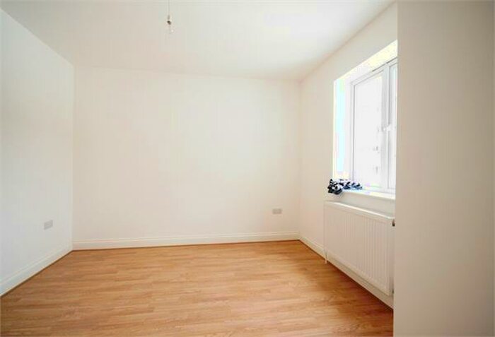 3 Bedroom Detached House To Rent In Lyons Court, Green Hundred Road, Peckham, SE15