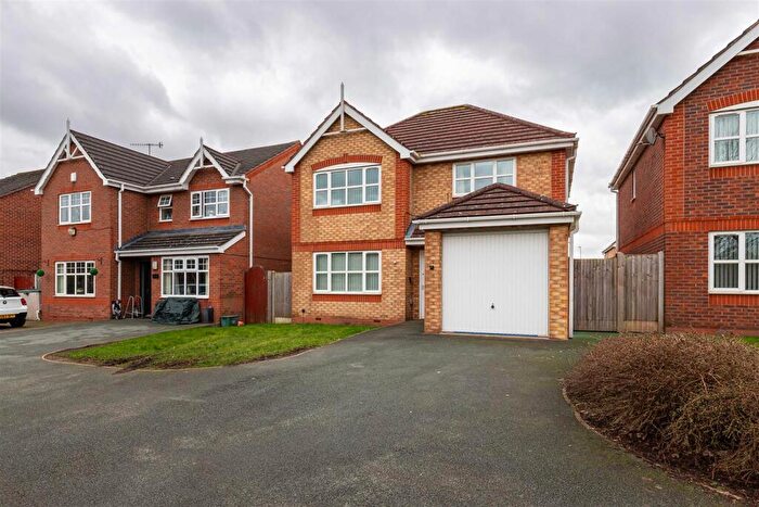 4 Bedroom Detached House For Sale In Lakeside Close, Etruria, Stoke-On-Trent, ST1