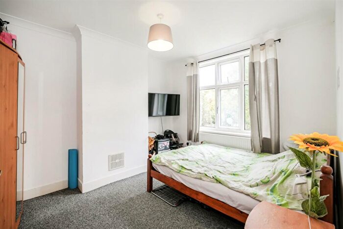 3 Bedroom Terraced House For Sale In Wadham Avenue, Walthamstow, E17