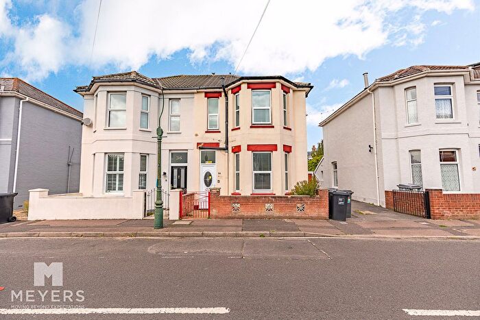 3 Bedroom Detached House For Sale In Henville Road, Bournemouth, BH8