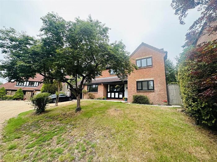 4 Bedroom Detached House To Rent In Whitfield Park, Ringwood, BH24