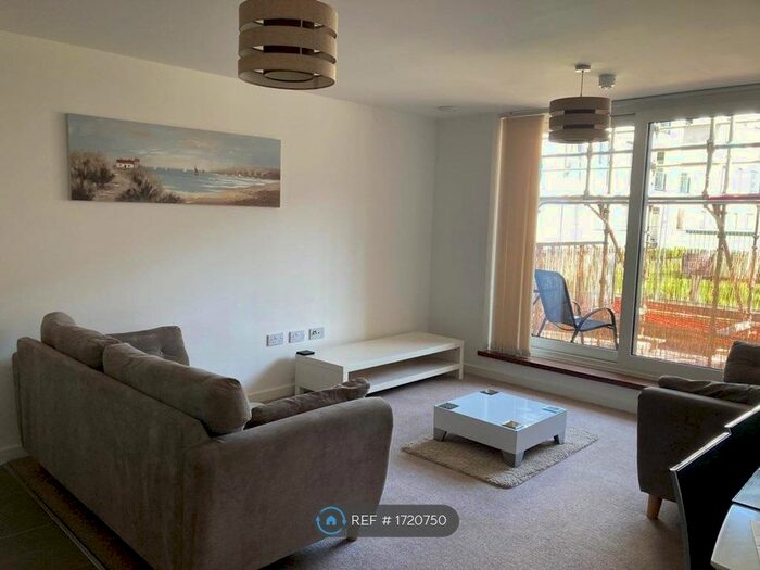 2 Bedroom Flat To Rent In Ferry Court, Cardiff, CF11