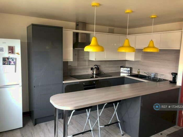 2 Bedroom Flat To Rent In Greenhill Main Road, Sheffield, S8