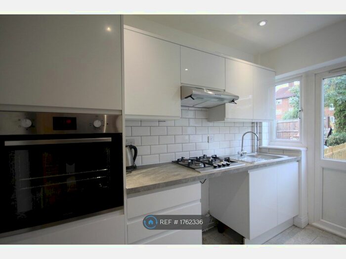 2 Bedroom Flat To Rent In Oak Avenue, London, N10