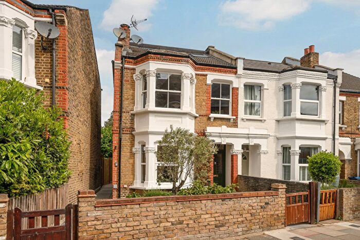 1 Bedroom Flat For Sale In Latimer Road, London, SW19