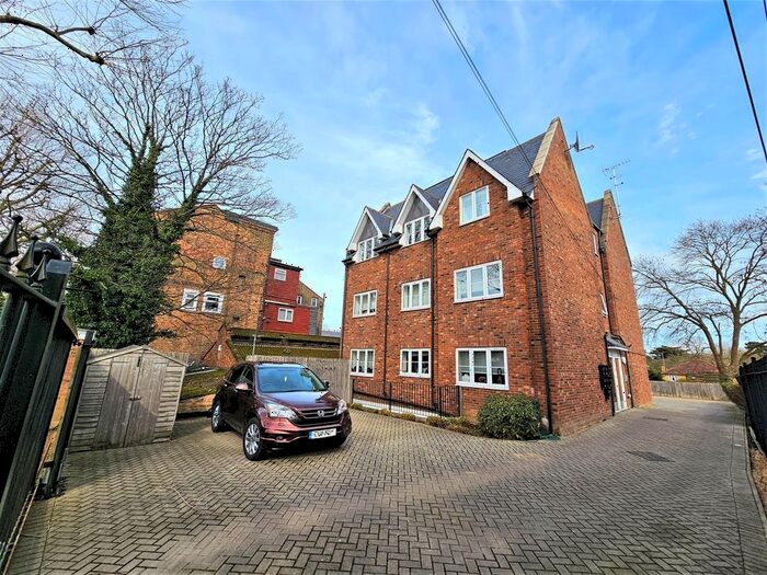 2 Bedroom Flat To Rent In Oakmount Lodge, High Road, N2