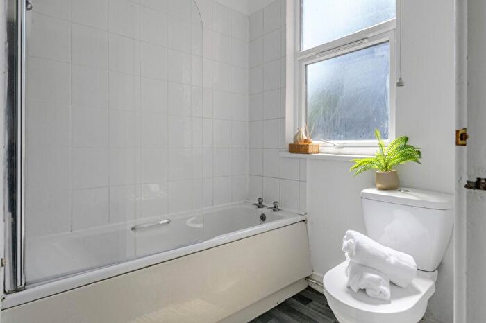 10 Bedroom Flat To Rent In Burns Street, Arboretum, Nottingham, NG7