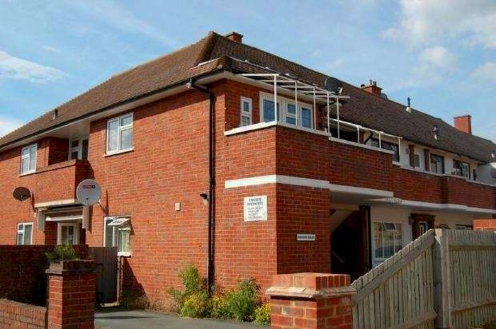 3 Bedroom Flat To Rent In Ethorpe Crescent, Gerrards Cross, Buckinghamshire, SL9