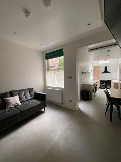 6 Bedroom Terraced House To Rent In Westbourne Road, Fallowfield, M14