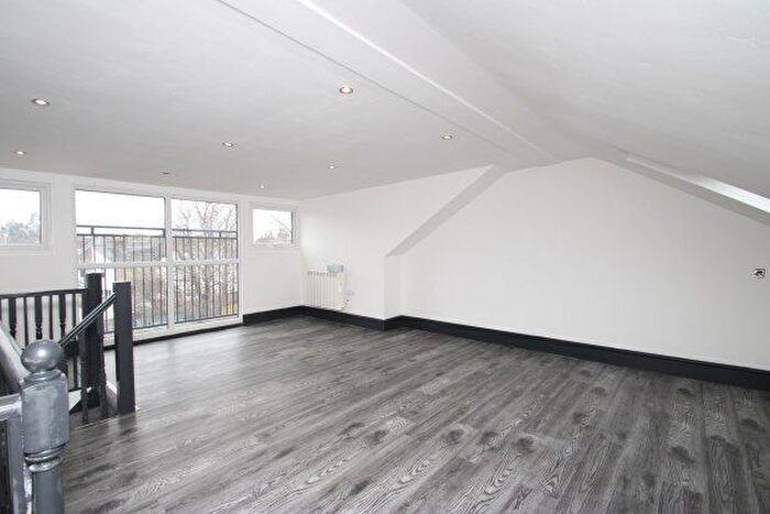3 Bedroom Flat To Rent In Waddon Road, Croydon, CR0