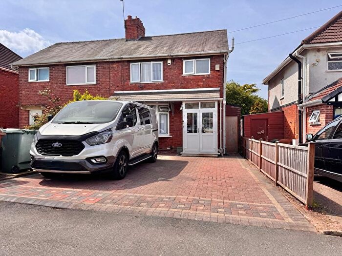 3 Bedroom Semi Detached House For Sale In Hawthorne Road, Walsall, WS5