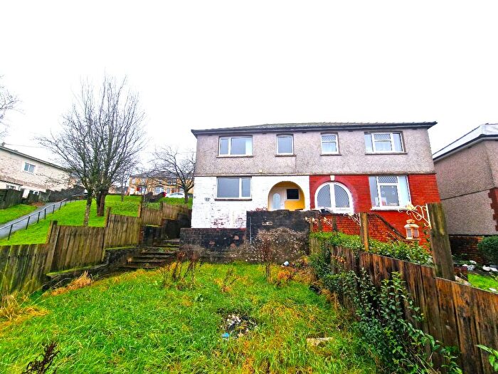 3 Bedroom Semi-Detached House For Sale In The Villas, Markham, NP12