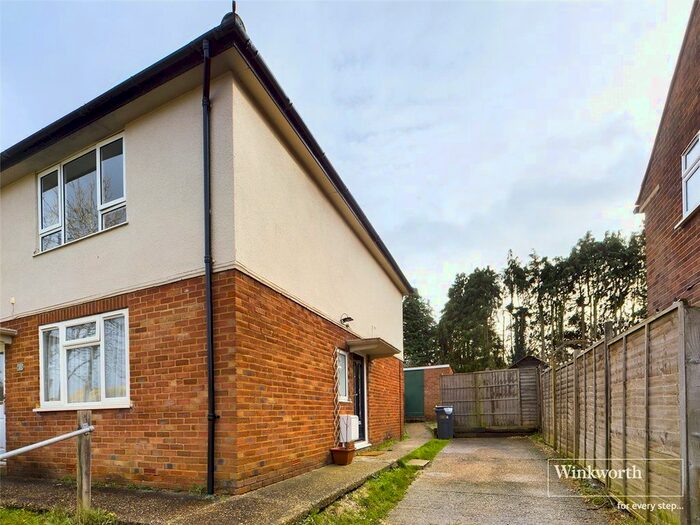 2 Bedroom Flat To Rent In Omers Rise, Burghfield Common, Reading, Berkshire, RG7