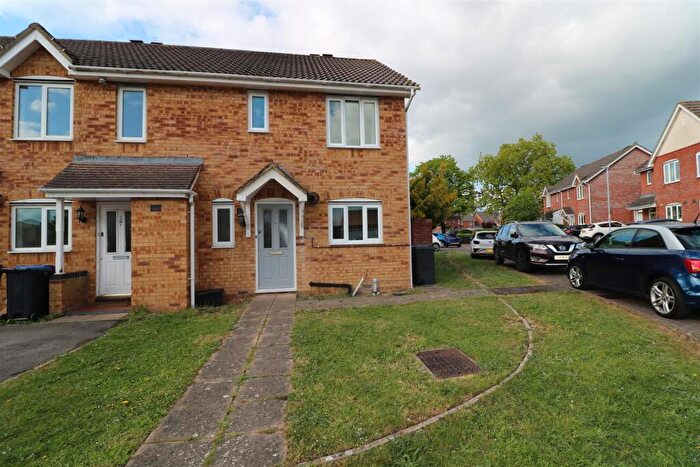 3 Bedroom End Of Terrace House To Rent In Foxglove Drive, Trowbridge, BA14