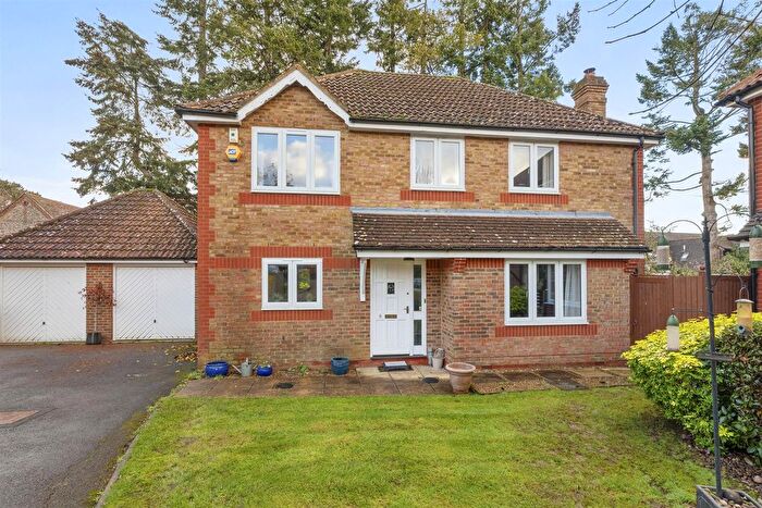 4 Bedroom Detached House For Sale In Lyndon Gardens, High Wycombe, HP13