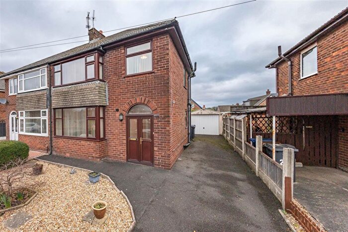 3 Bedroom Semi Detached House For Sale In Severn Drive, Walton-Le-Dale, Preston, PR5