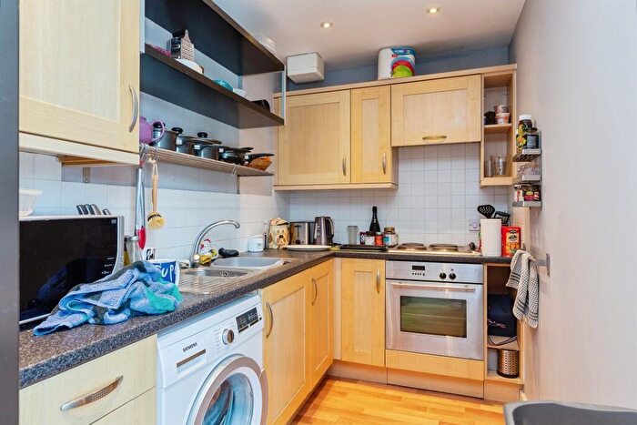 2 Bedroom Apartment For Sale In Hampden Square, Aylesbury, HP19