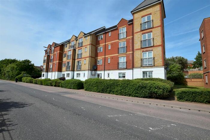 2 Bedroom Flat To Rent In Kendal, Purfleet, RM19
