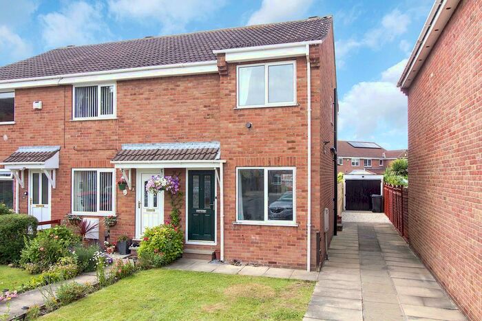 2 Bedroom End Of Terrace House To Rent In Halifax Court, York, YO30