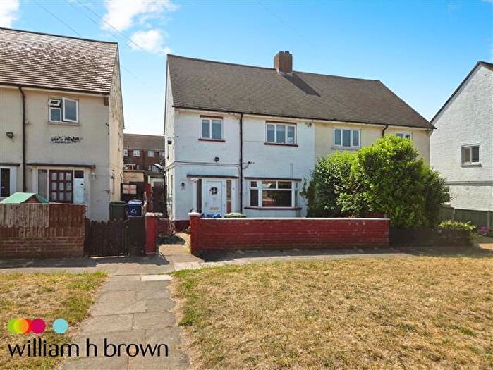 3 Bedroom Semi-Detached House To Rent In Aveley Village, Essex, RM15