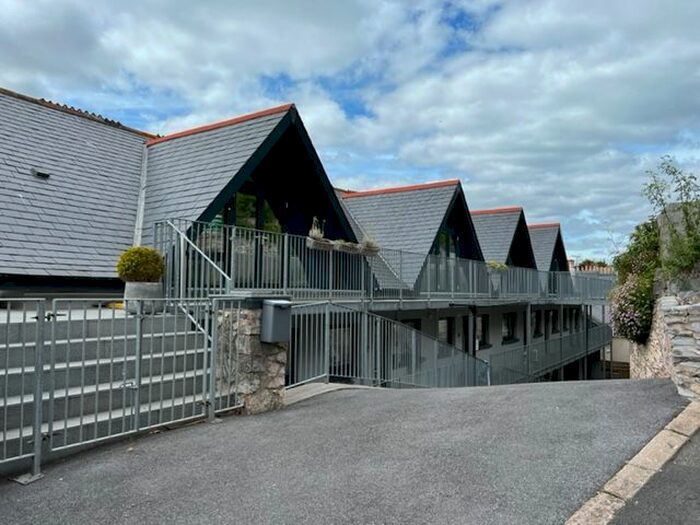 2 Bedroom Flat To Rent In Windmill Hill, Brixham, TQ5