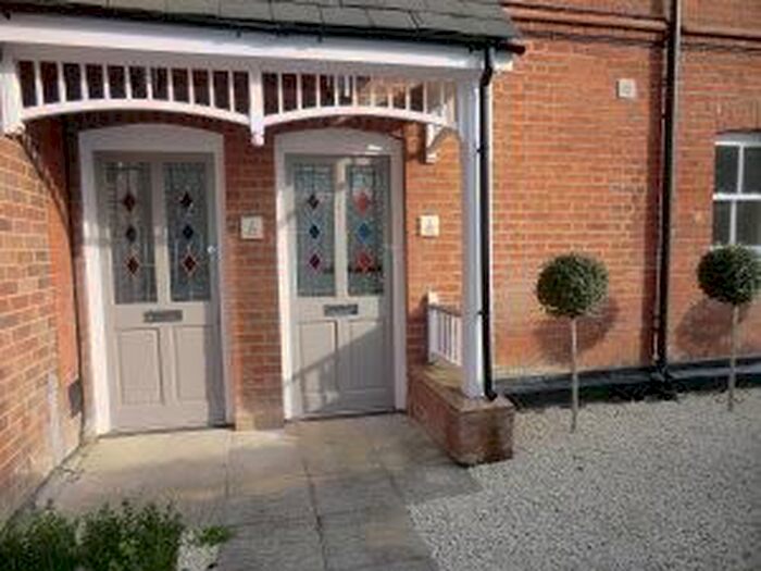 2 Bedroom Maisonette To Rent In Ashwood Mews, St Albans, AL1