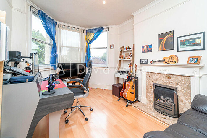 2 Bedroom Flat To Rent In Birkbeck Mansions, Birkbeck Road, London, N8