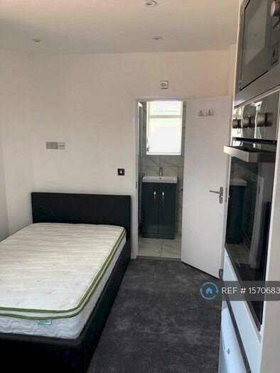 Studio To Rent In Lessness Road, Morden, SM4