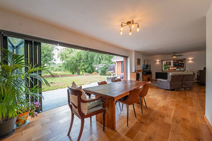 4 Bedroom Detached Bungalow For Sale In Riverside, Walton-On-Trent, DE12