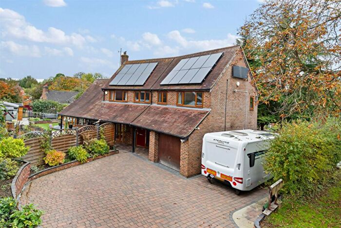 3 Bedroom Detached House For Sale In Lissel Road, Simpson, Milton Keynes, MK6