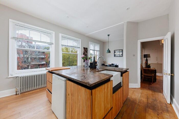 2 Bedroom Flat For Sale In Prince Of Wales Drive, London, SW11