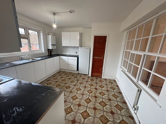 3 Bedroom Flat To Rent In Mottingham Road, London, SE9