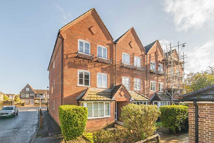 2 Bedroom Flat To Rent In Langridge Mews, Hampton, TW12