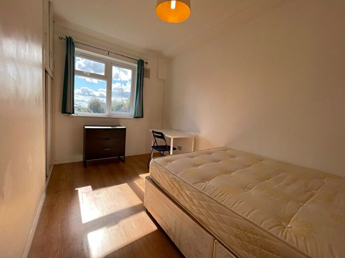 5 Bedroom Flat To Rent In Bow, E3