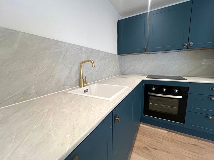 3 Bedroom Flat To Rent In Dorchester Road, Weymouth, DT4