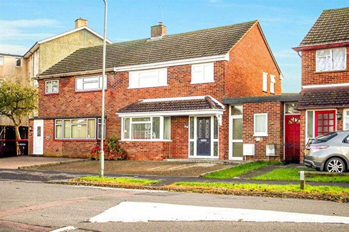 3 Bedroom Semi Detached House For Sale In Middlesex Drive, Bletchley, Milton Keynes, MK3