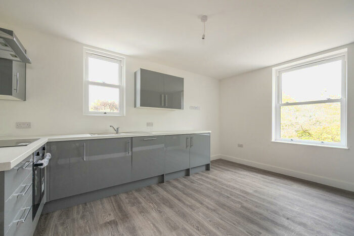 1 Bedroom Flat To Rent In High Street, Morley, LS27